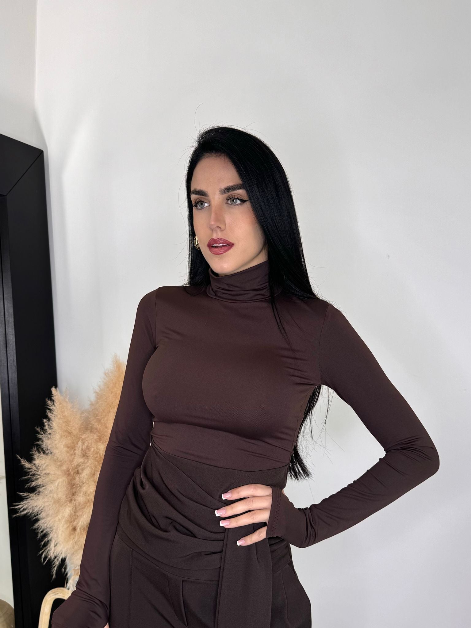 Maglia collo alto marrone