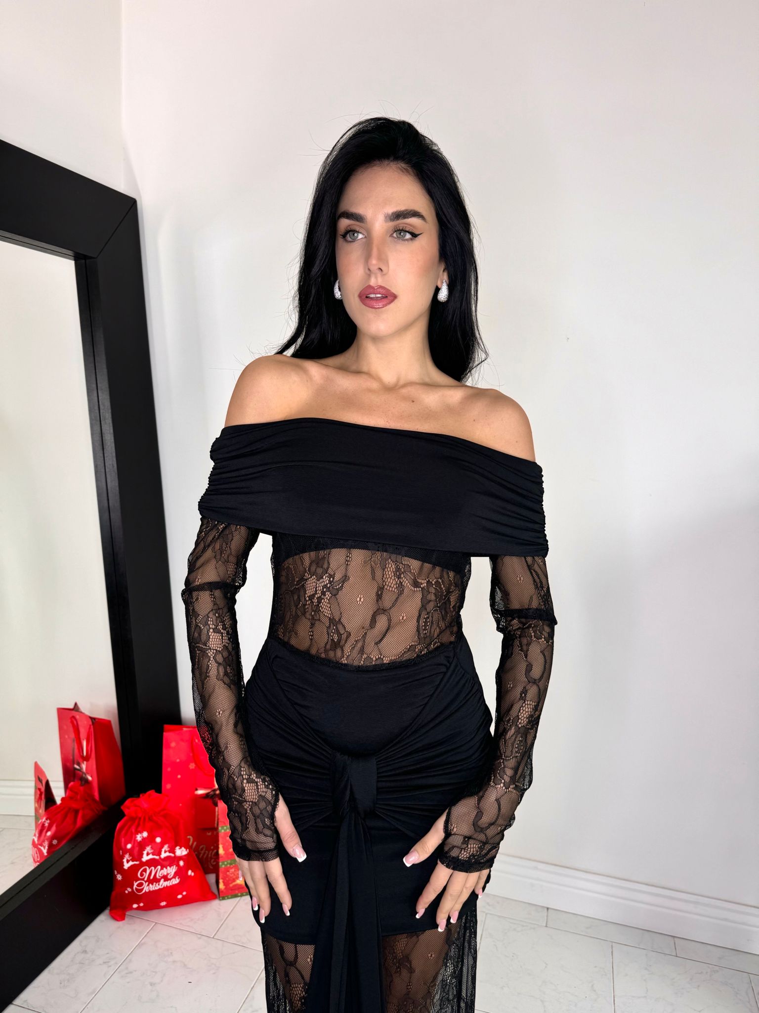 Abito pizzo scollo a barca