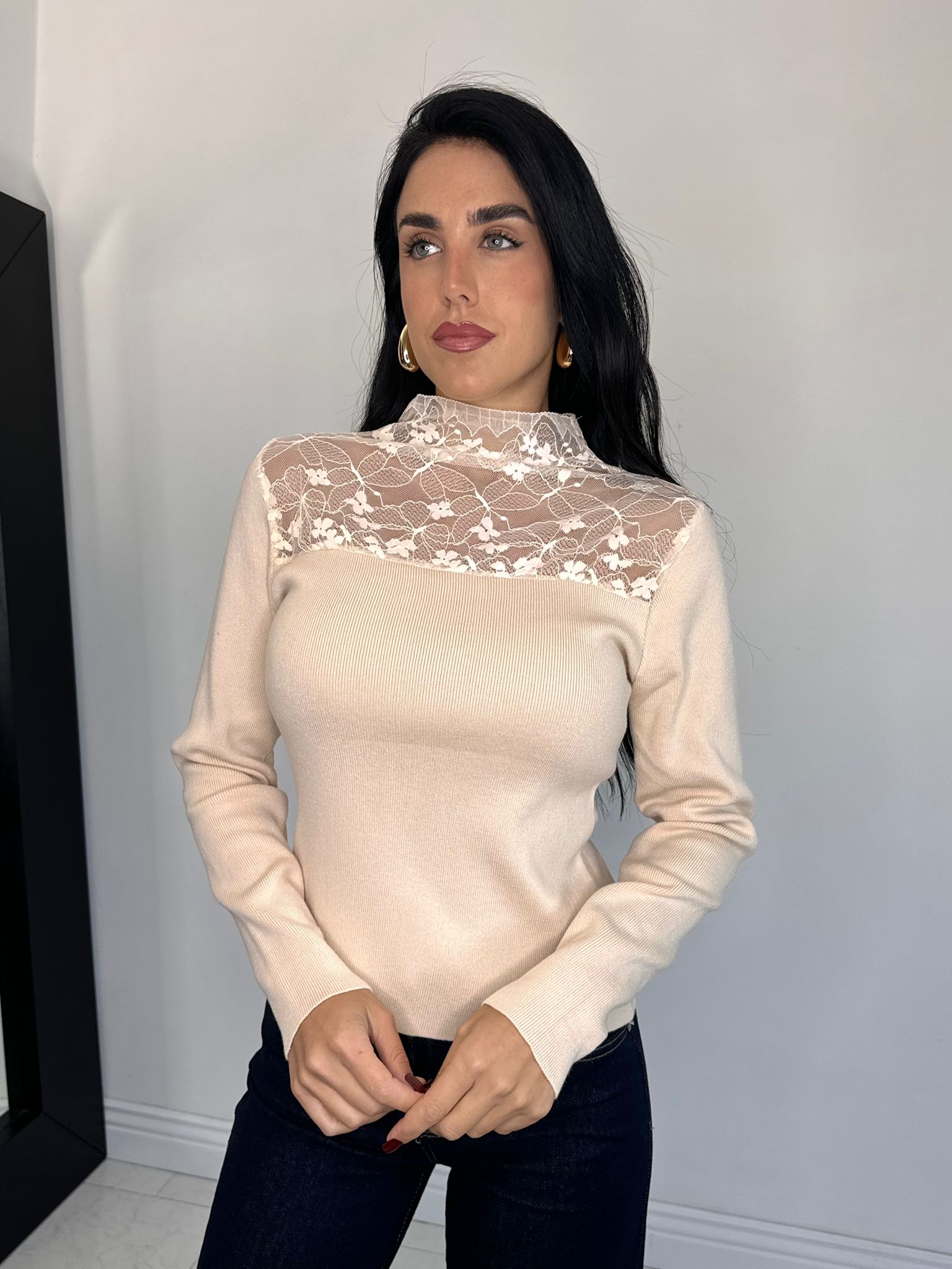Maglia scollo pizzo beige