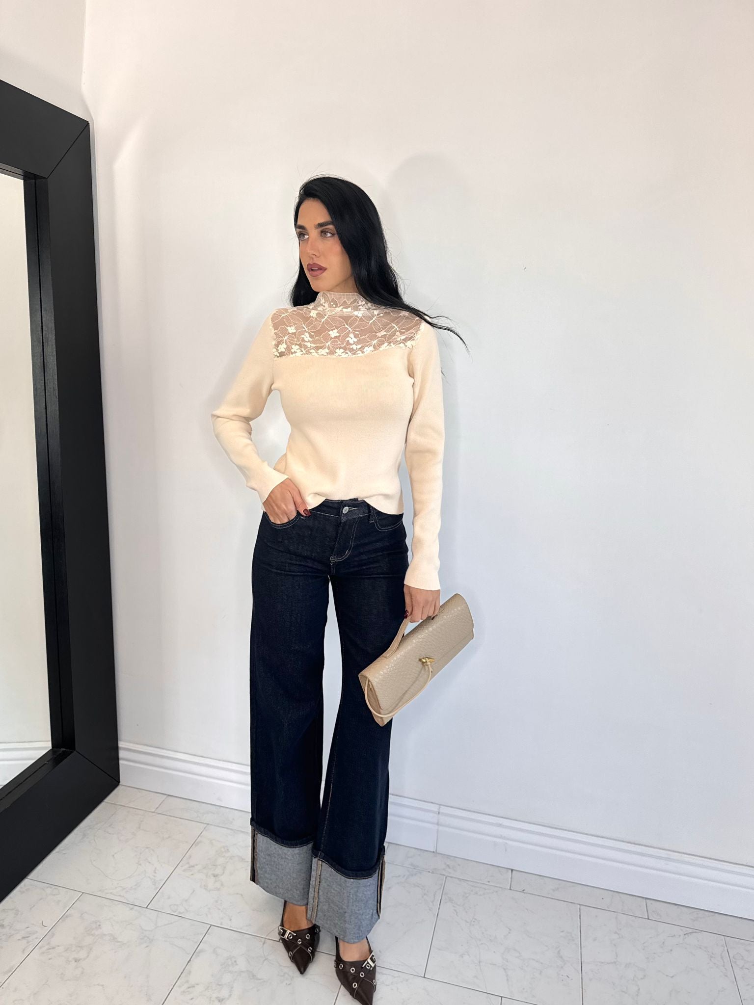 Maglia scollo pizzo beige