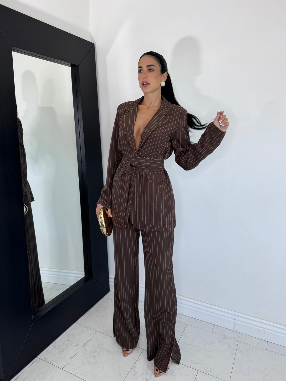 Tailleur gessato marrone