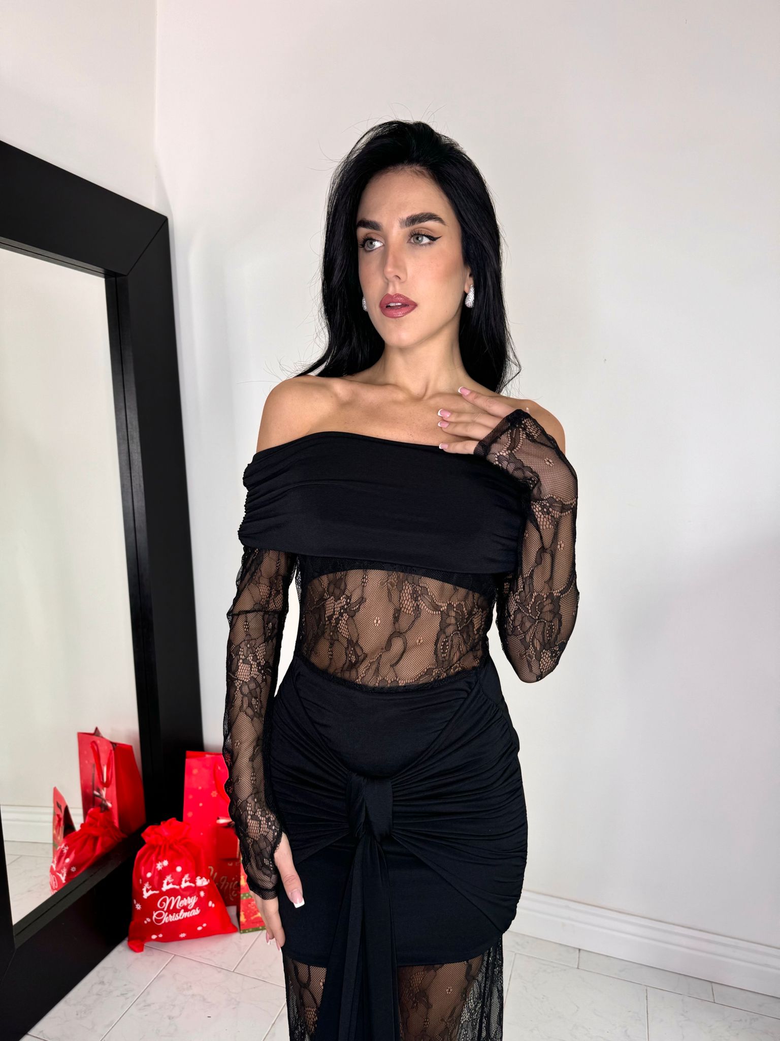 Abito pizzo scollo a barca