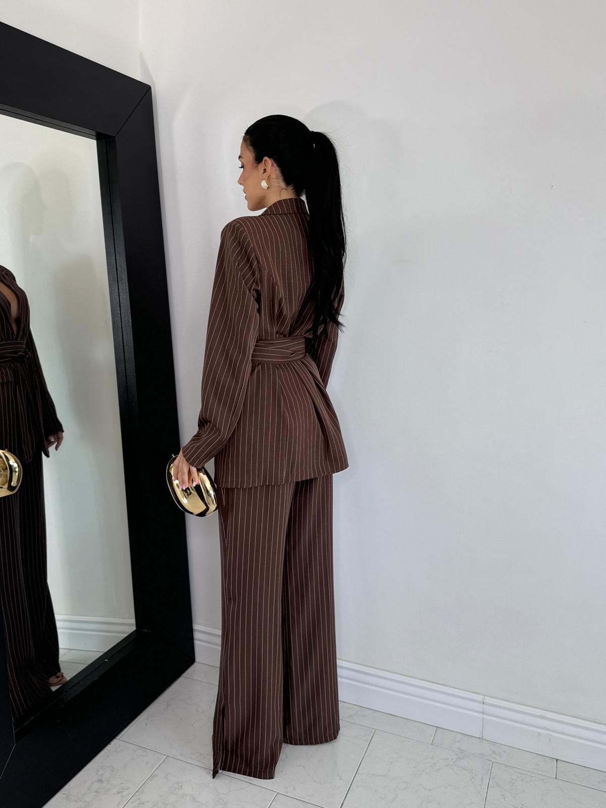 Tailleur gessato marrone