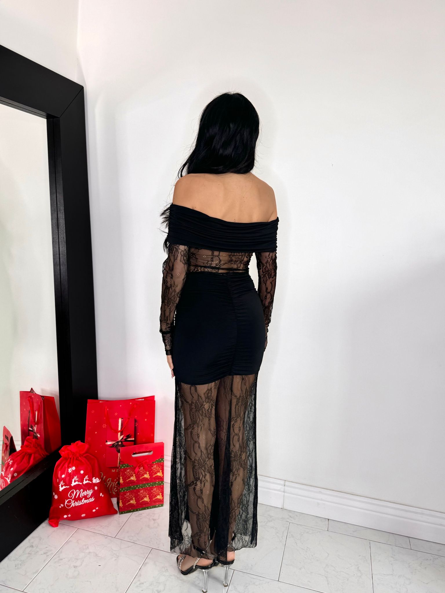 Abito pizzo scollo a barca