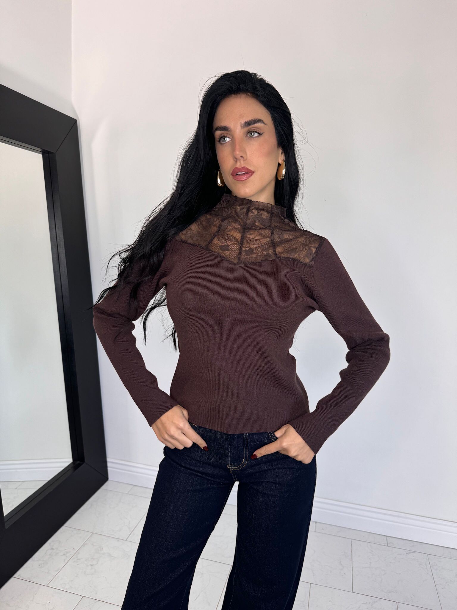 Maglia scollo pizzo marrone