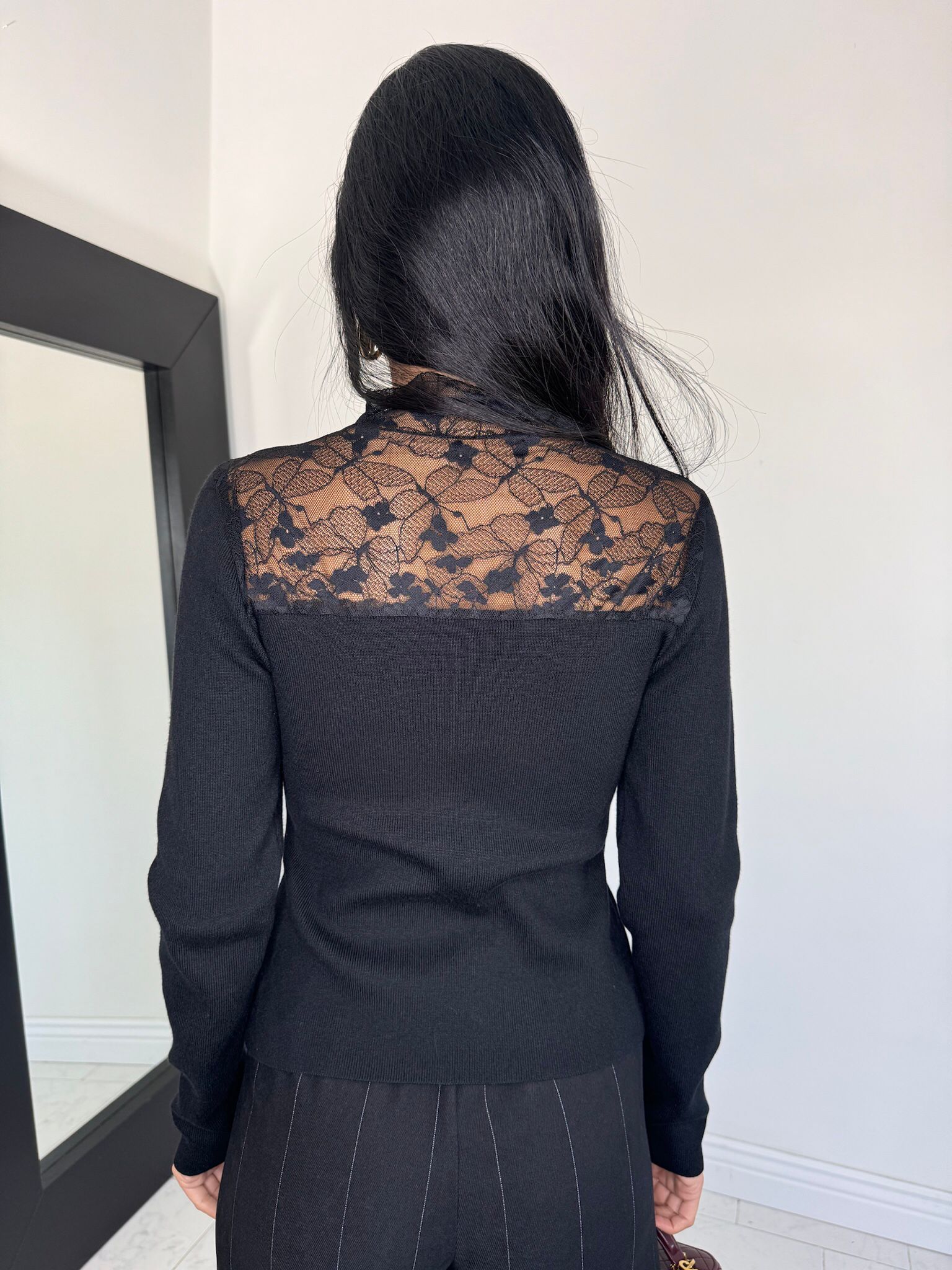 Maglia scollo pizzo nera