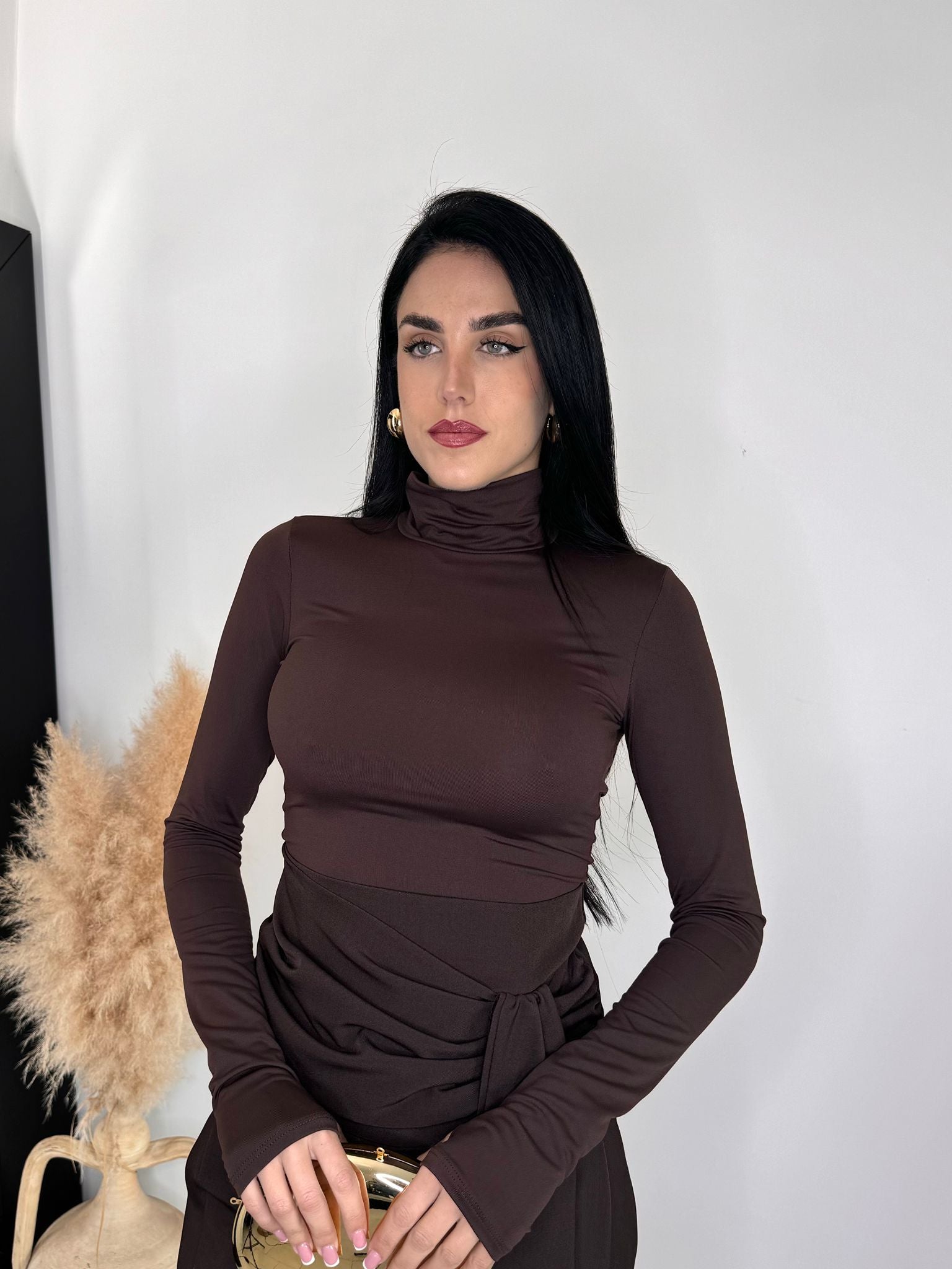 Maglia collo alto marrone